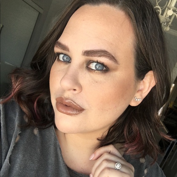 Meet your Posher, Courtney - Picture 1 of 4